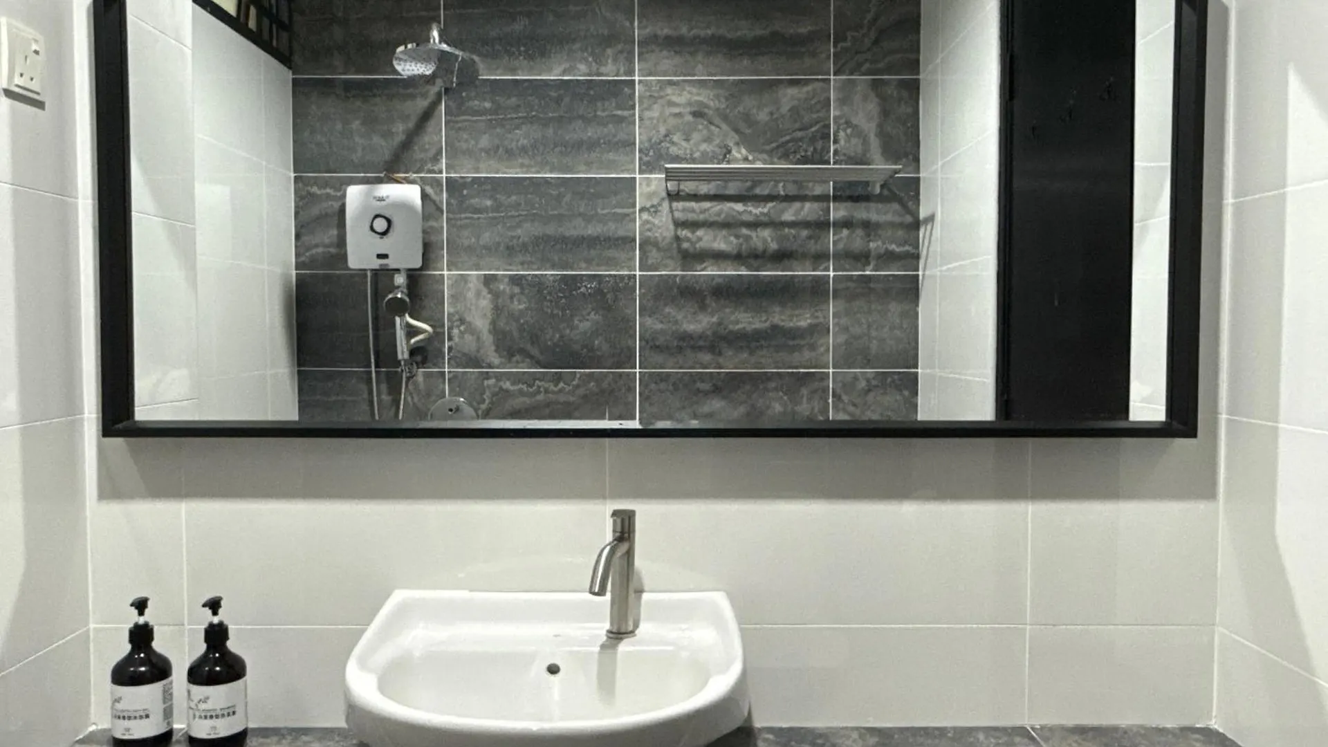 25 -Stylish Black Modern Retreat At Mount Austin,Jb Johor Bahru